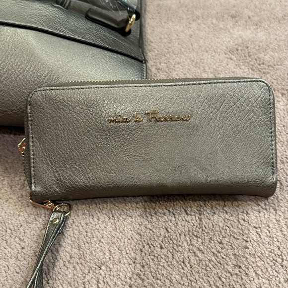 Mia K. Farrow Large Pewter Tote with Matching Wallet/Wristlet - Picture 4 of 7